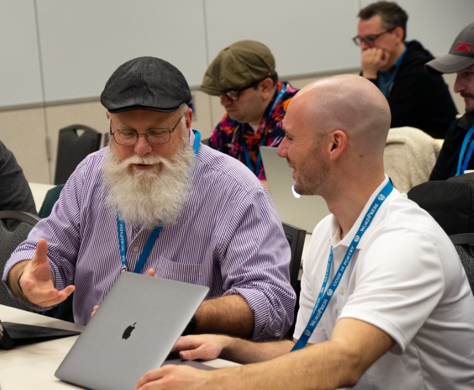 Matt Ryan helping a WordPress user at WordCamp Lancaster meeting.